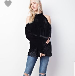 POL Gorgeous black velvet cold shoulder top